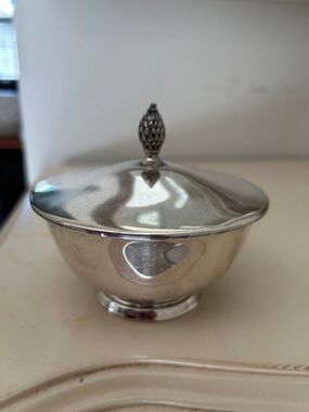 VINTAGE PAUL REVERE REPRODUCTION ONEIDA SILVERSMITHS Bowl with lid